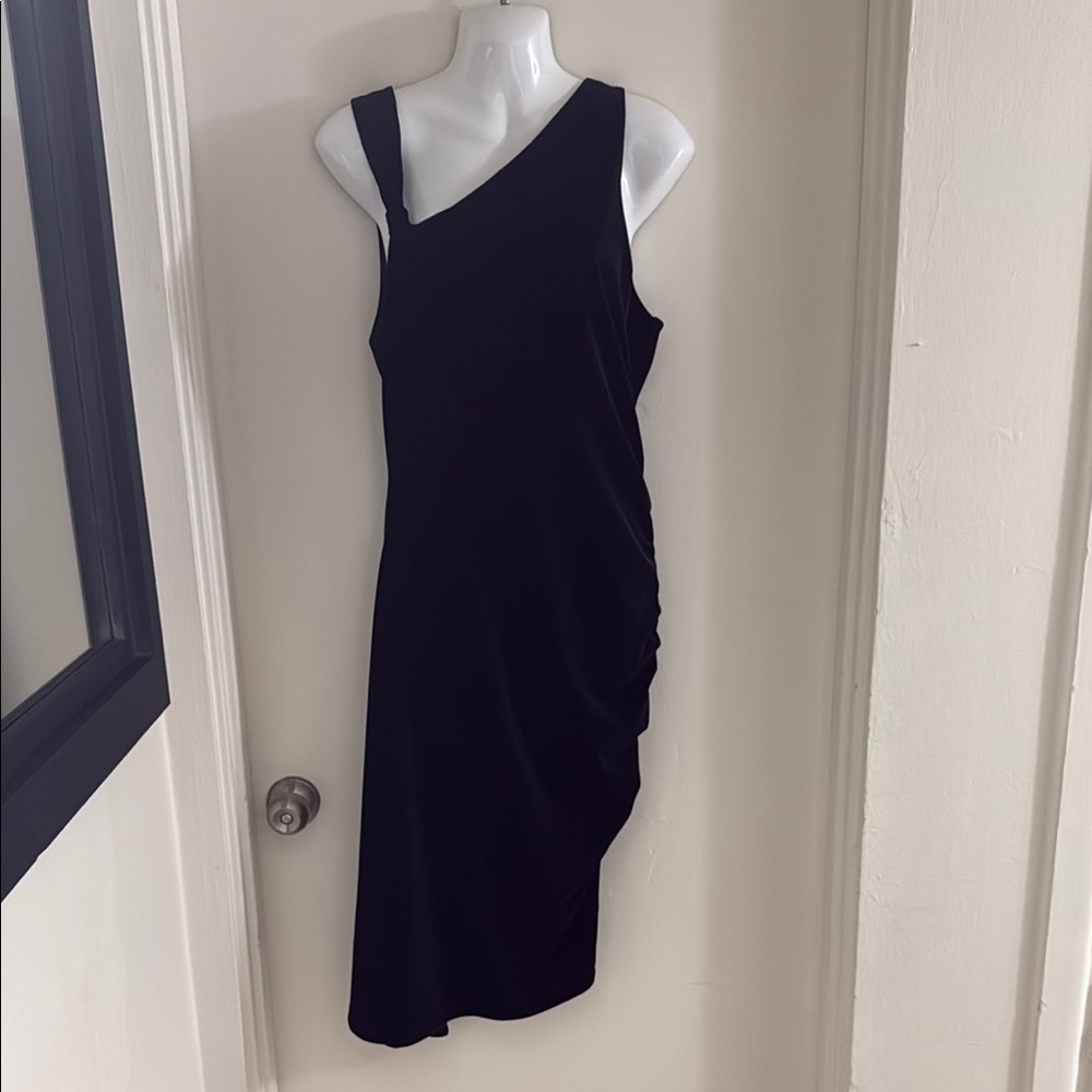 BCBGMaxAzria Classic Black  Dress ( size M)